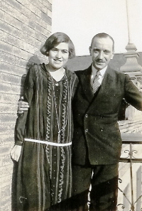 Marion Robertson Broadfoot Waddell with George Gould who became her husband.