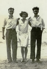 The three children of Robert McNabb Waddell and Mary Hume Thomson: Jim, Minnie and Burt.