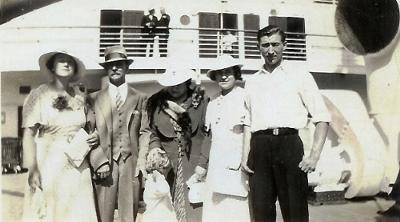 Unknown, Robert McNabb Waddell, Mary Hume Waddell nee Thomson, Minnie & Burt taken in June 1935.