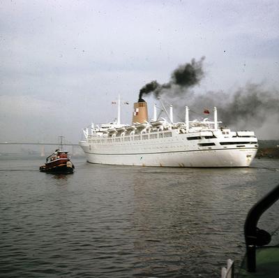 Photo of the Empress of England arriving in the Port of Montreal from the Archives de la Ville de Montreal on Flickr.  (Navire «Empress of England» escorté par un remorqueur, 1963, VM94-AD-5-056)